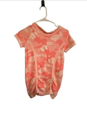 Women's Living in Nature Pink Camo Short Sleeve Tee S Athletic